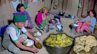 Cauliflower and Potato Mix recipe cooking & eating in Village kitchen  Aalu Kauli  Gobi Gravy