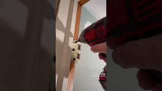 How to install door