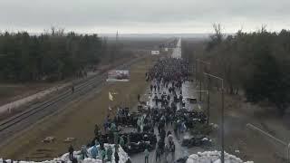 Ukrainians of the town Energodar formed a blockade anticipating Russian advancing column