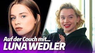 Das SCHÖNSTE MÄDCHEN der Welt  Auf der Couch mit Luna Wedler