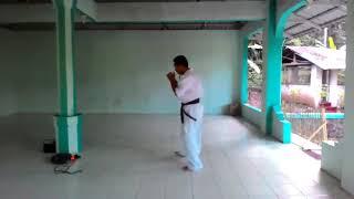 Berlatih karate sendiri d pagi hari
