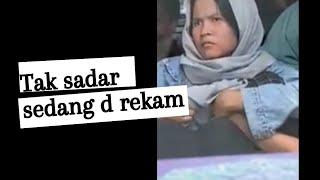  LAGI ENAK PEGANG T*T* PASANGAN INI TAK SADAR SEDANG DI REKAM ‼️