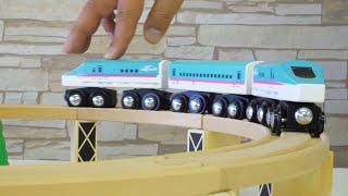 Wooden train toy 100 pieces  Shinkansen runs through Brio Town 