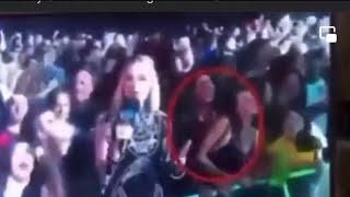 A horny boy started to f*ck a girl on Live concert