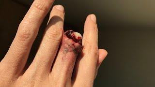 How to make a sfx scary  finger on Halloween with wax in 5 minutes.  Not difficult.