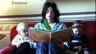 Michael Jackson reading a book to his children Prince and Paris
