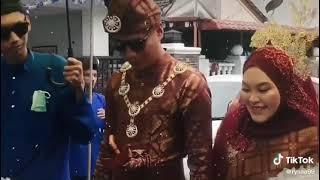 Pengantin bersanding