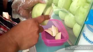 KETERAMPILAN MEMOTONG BUAH JAMBU BANGKOK - RUJAK JAMBU - MAKANAN JALANAN INDONESIA