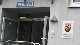 Terroranschlag Mann mit Machete stürmt Polizeiwache - will Polizisten töten in Linz am 06.09.24