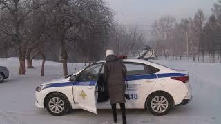 В Прокопьевске сотрудники ГИБДД помогли женщине которая в сильный мороз попала в сложную ситуацию