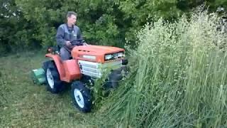 Mini traktor Kubota 1400 z kosiarką bijakową . www.akant-ogrody.pl