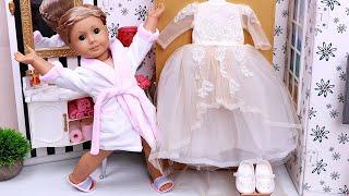 Doll prepares to be bride Play Dolls wedding dress