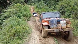 Toyota Land Cruiser FJ40 & BJ40 Hardtop Di Jalan Berlumpur - Toyota Land Cruiser In Mud Route