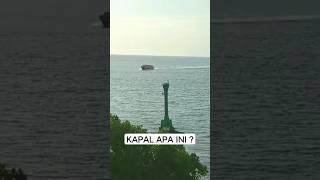 Kapal apa ini ? Kecil Merah