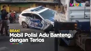 RINGSEK Mobil Polisi Setelah Adu Banteng dengan Terios di Medan