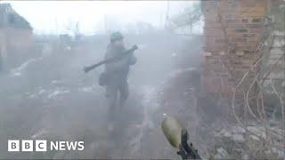 Ukraine frontline street fighting as Russian troops attack Bakhmut - BBC News