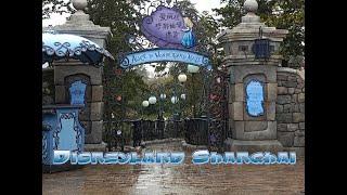 alice in wonderland maze disneyland shanghai walk through