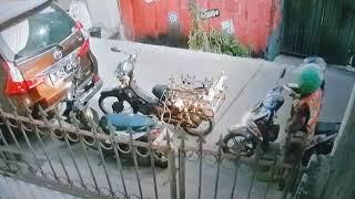 OJOL apa MALING ??? Terekam CCTV