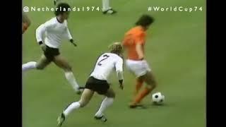 Johan Cruyff wrongfoots Beckenbauer Rep misses in final #WorldCup74