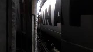 Hampir nyerempet Lokomotif kereta api tangki pertamina.. saat ambil video ... ngerih ...