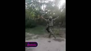 Боец из Калмыкии перед боем танцует свой традиционный танец храброго бойца вот это-по нашему