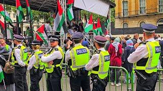 POLICE OUT IN FORCE AS HUGE PALESTINE PROTEST CLOSES HORSE GUARDS - no Kings Guard no horses