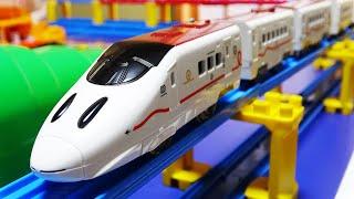 Plarail Shinkansen & Tomica BuildingChuggington trains run together