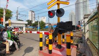Perlintasan Kereta Api Kebayoran - Railway Crossing Indonesia