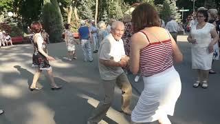Заманила соблазнила раздразнила Танцы в парке Горького Харьков 2021