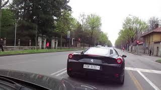 Scatta il semaforo verde Guardate questa Ferrari