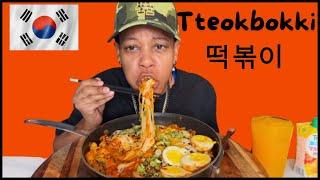 SPICY TTEOKBOKKI RAMYEON & CHEESY FISHCAKE MUKBANG 매콤한 떡볶이와 어묵을 곁들인 라면 + WHEN I FOUND OUT I WAS GAY