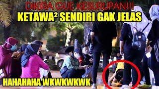 PRANK KETAWA SENDIRI DI PUBLIK SAMPAI DIKIRA KESURUPAN  Prank Indonesia #22