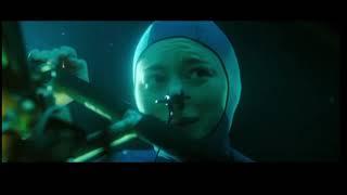 Freediver Girl in trouble Underwater