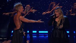 Kelly Clarkson Pnk - Just Give Me a Reason live at iHeartRadio Music Awards 2023