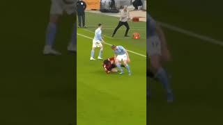 Victor Lindelof stop de Bruyne  Lindelof defending #shorts #football