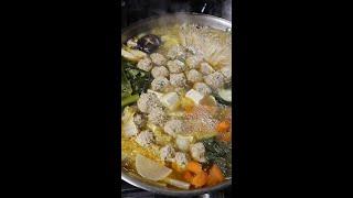 This is what SUMO WRESTLERS eat Japanese Hot Pot - Chanko Nabe