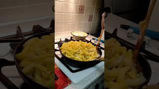 Как вкусно пожарить картошку на сковороде с луком #жаренаякартошка #готовимдома #рецепты