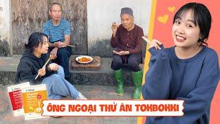 Cho Ông Bà Ngoại ăn thử Tokbokki Tiểu Màn Thầu