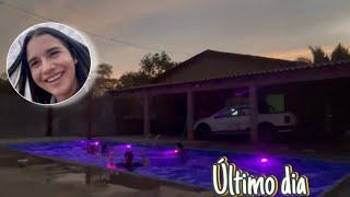 Ficamos até anoitecer na piscina