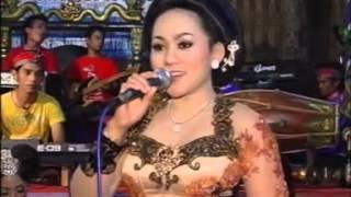 Dangdut Ririk Tembang Kangen Penyanyi Ayu Oh So Hot