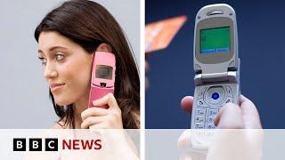 Would you ditch a smartphone for a dumbphone?  BBC News