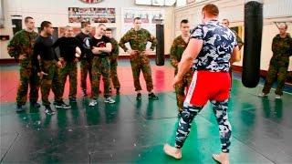 Бой уличный боец против 9 бойцов спецназа  Street fighter vs 9 soldiers special forces