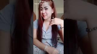 Tik tok ngangkang memek tembem