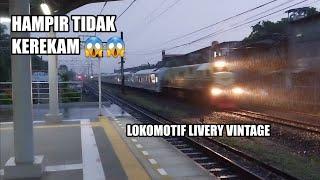 Hampir Tidak Kerekam Lokomotif Livery Vintage Sedang Dinas KA Singasari Melintas Stasiun Klender