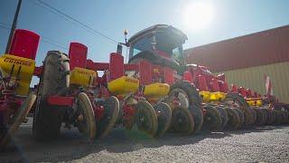 Beet seeding with a MATRIX 1800 mechanical precision seeder in France