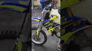 1997 YZ125 restore walk around and idle.