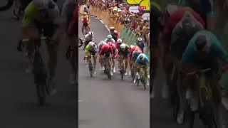 When mountain bike meets the Tour de France Axel Zingle with an 𝙞𝙣𝙘𝙧𝙚𝙙𝙞𝙗𝙡𝙚 bunny-hop 