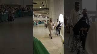 para lansia tawaf pake kursi roda masjidil haram