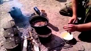 Украинские солдаты едят кузнечиков \ Ukraine soldier eat grasshoppers because of lack of food