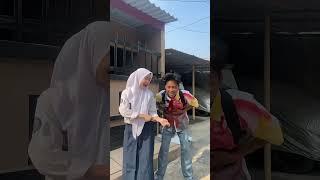 LULUS SEKOLAH LANGSUNG JOGET